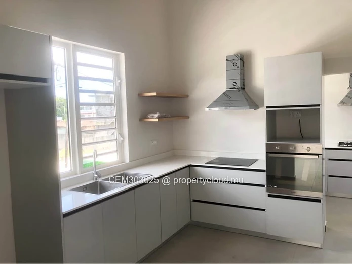 Modern & Secure Family Home For Sale In Rose Hill – Ideal For Extended Living