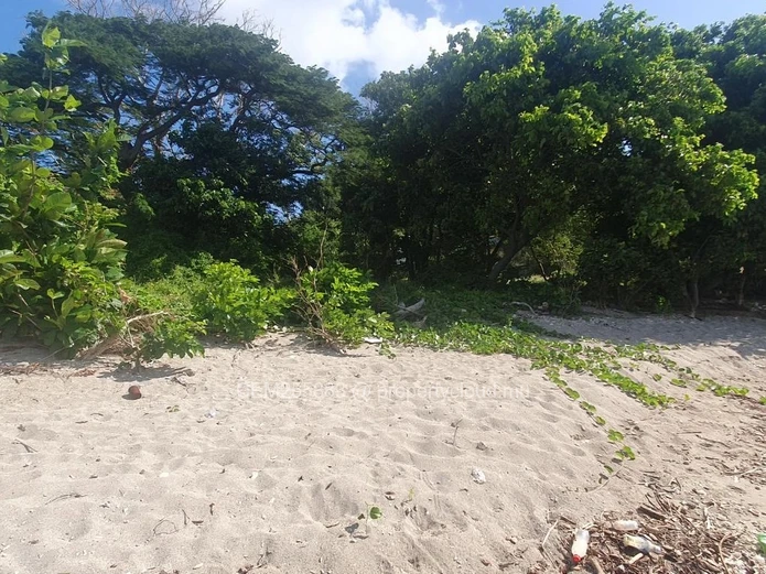 58 perches – Beachfront Land for Sale in Pointe aux Sables