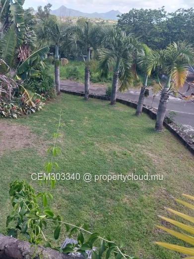 4-bedroom family villa with swimming pool for sale – Village des Pêcheurs, Rivière Noire