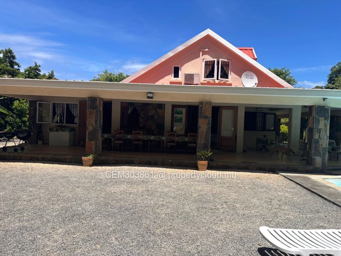 FOR SALE – COUNTRYSIDE ESTATE WITH TOURISM POTENTIAL IN Bras d’Eaux, MAURITIUS