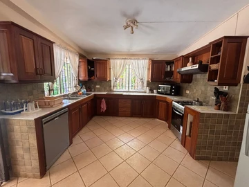 6 Bedroom House