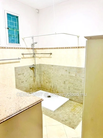 Unfurnished House for Rent in Sodnac – Suitable for Business or Living