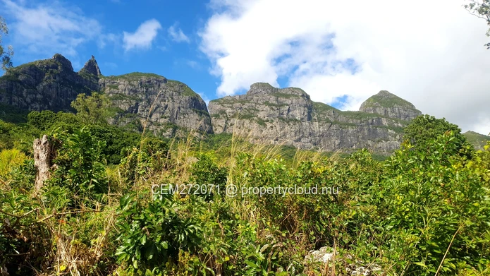 Terrain résidentiel de premier choix à vendre dans la Vallée des Prêtres, Nord - Vue sur la mer et les montagnes !