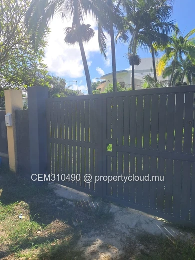Villa with Land for Sale – Blue Bay | 14 Perches 