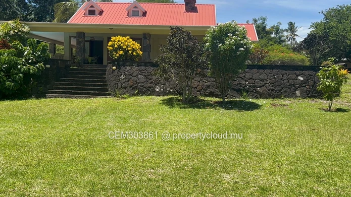 FOR SALE – COUNTRYSIDE ESTATE WITH TOURISM POTENTIAL IN Bras d’Eaux, MAURITIUS