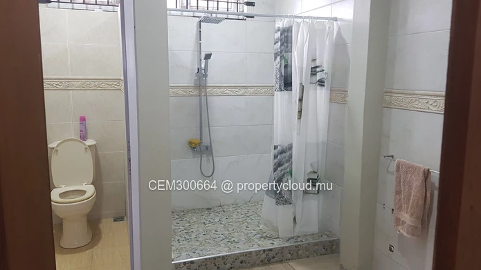 Furnished ground-floor apartment for rent – Trou aux Biches