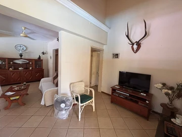 6 Bedroom House