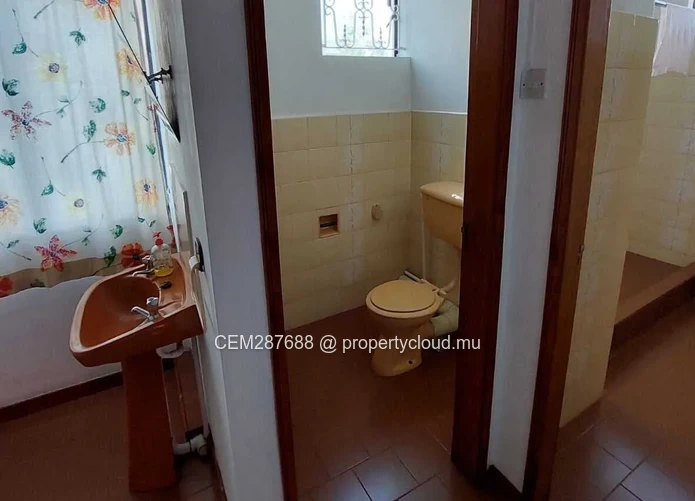 House For Sale In  ward 4 Port Louis 