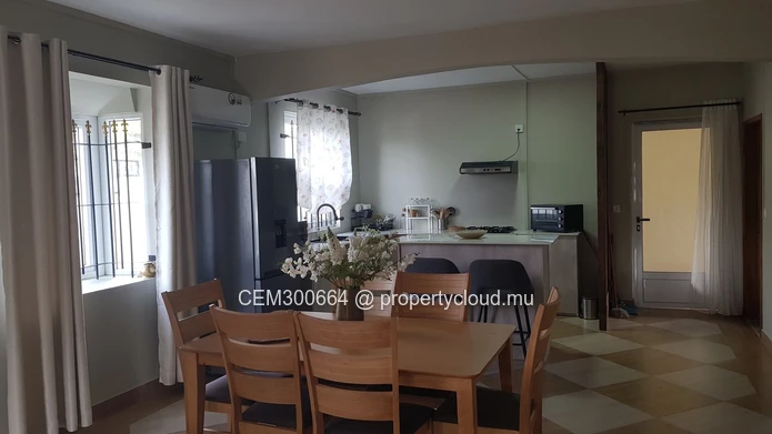  Furnished ground-floor apartment for rent – Trou aux Biches