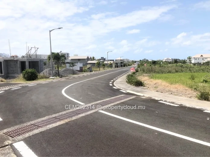 Residential Plot of 18.52 Perches for Sale – Beau Vallon, Côte Champs