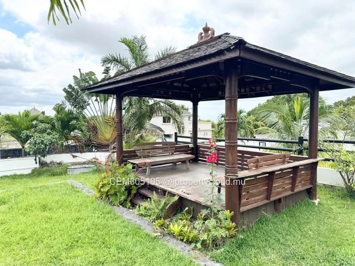 Elegant 5-Bedroom Furnished House for Rent in Floréal – Spacious Garden, Prime Location