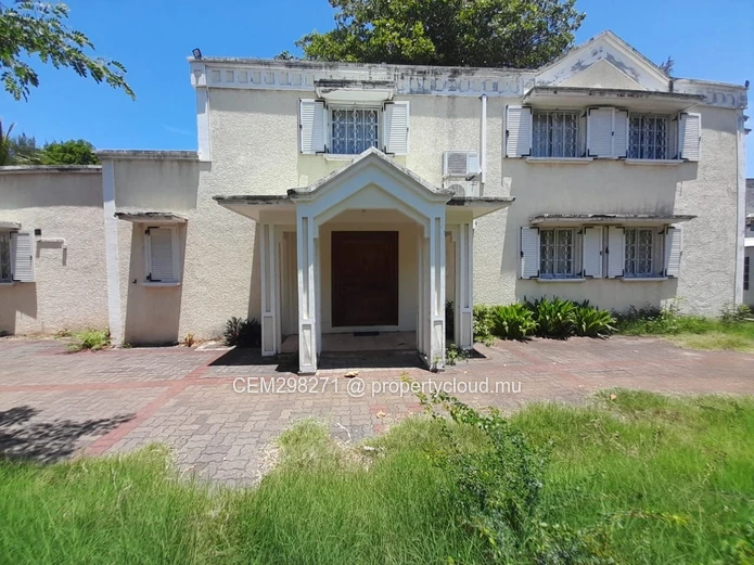 Beachfront Individual Villa for Sale in Pointe aux Sables