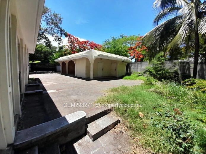 Beachfront Individual Villa for Sale in Pointe aux Sables