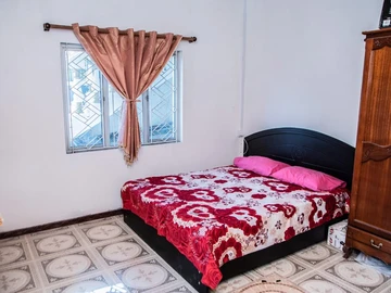 10 Bedroom House