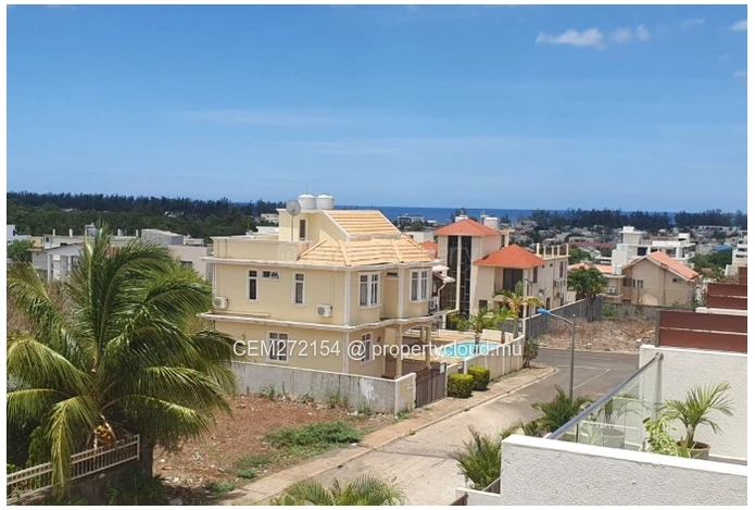 Villa for Sale – 8 Bedrooms, 259 m², Flic en Flac, West