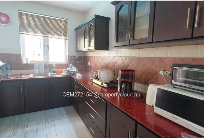Villa for Sale – 8 Bedrooms, 259 m², Flic en Flac, West
