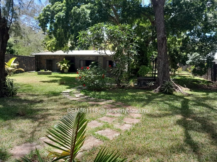 Beachfront Villa for sale in Butte à l’Herbe, Calodyne