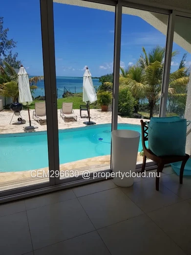 Luxurious Seafront Villa for Sale – Calodyne