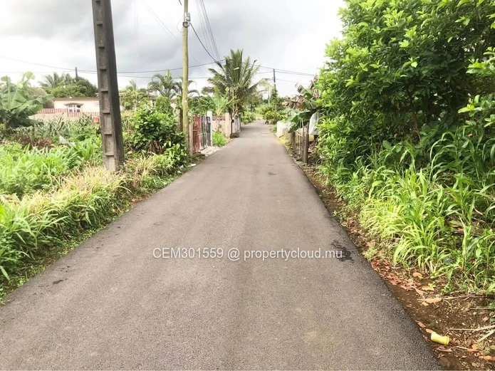 8.29 perches residential land for sale in Rivière du poste
