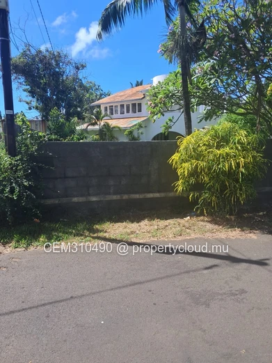 Villa with Land for Sale – Blue Bay | 14 Perches 