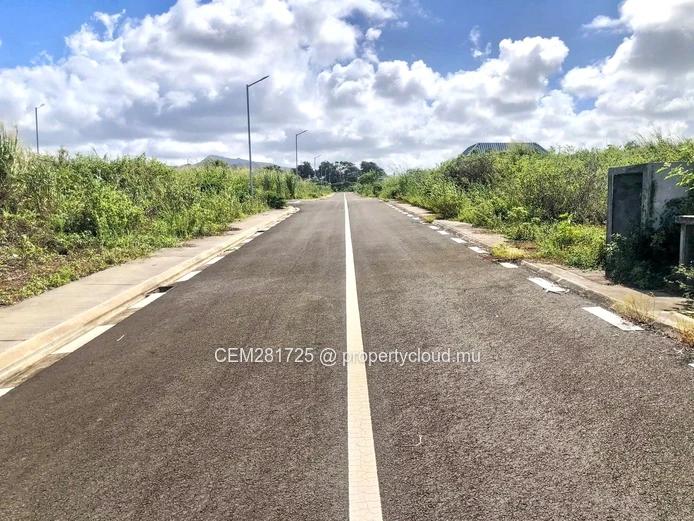 Residential land - Morcellement South Coast For Sale in Souillac.