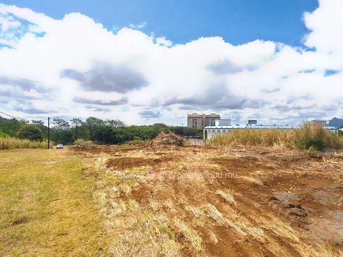 Prime residential land for sale in Sodnac, Quatre bornes