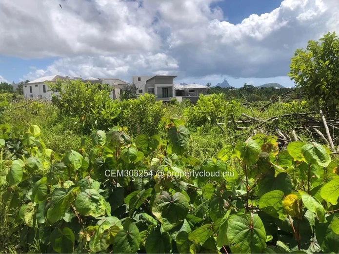 12.28 perches Residential Land for Sale in Aurea Bois d’Ebene, côte d’or