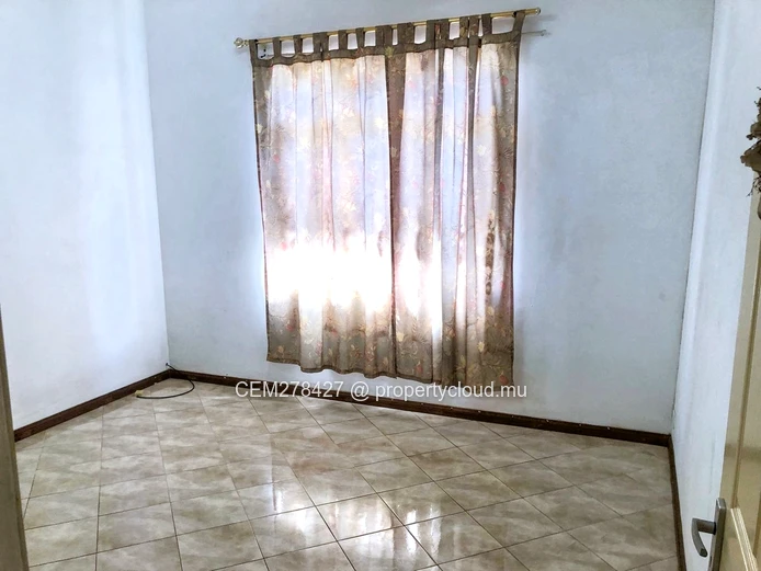 Sale of 3 Lots – House in Co-ownership + Fully Fenced Land in Cassis, Port louis