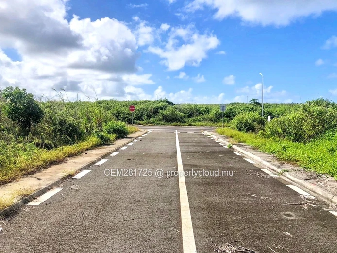 Residential land - Morcellement South Coast For Sale in Souillac.