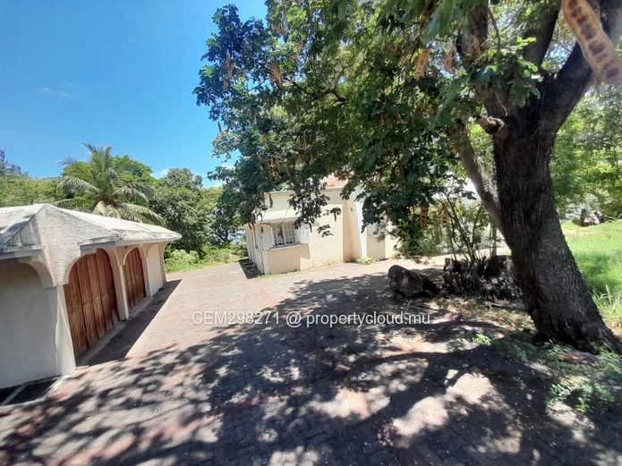Beachfront Individual Villa for Sale in Pointe aux Sables