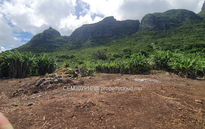 26.29 perches Freehold Residential Land for Sale at La Laura Peter Both