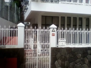 6 Bedroom House