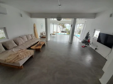 6 Bedroom House