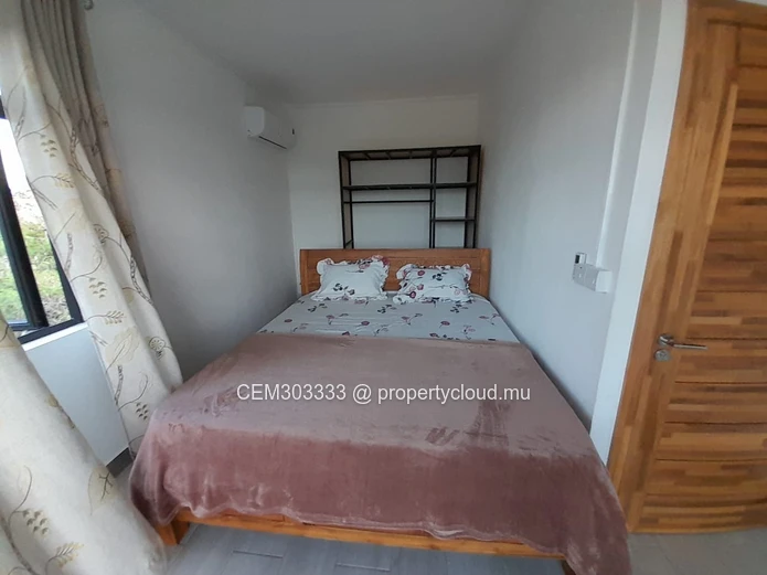 5-bedroom furnished house with large yard for rent – Pereybere