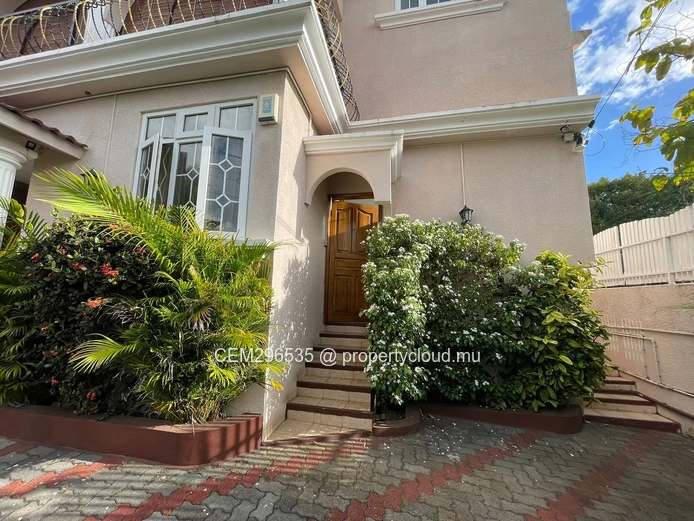 Villa de 6 chambres à vendre – Morcellement Jhuboo, Trou aux Biches