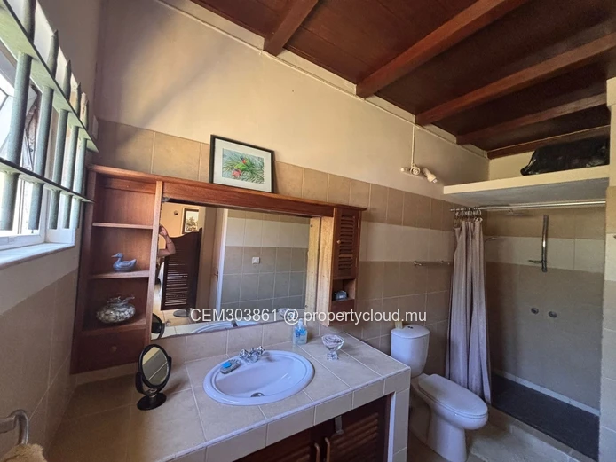 FOR SALE – COUNTRYSIDE ESTATE WITH TOURISM POTENTIAL IN Bras d’Eaux, MAURITIUS