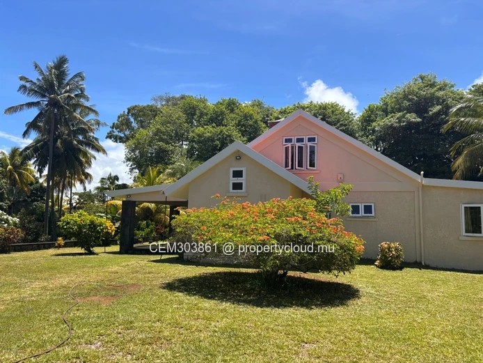 FOR SALE – COUNTRYSIDE ESTATE WITH TOURISM POTENTIAL IN Bras d’Eaux, MAURITIUS