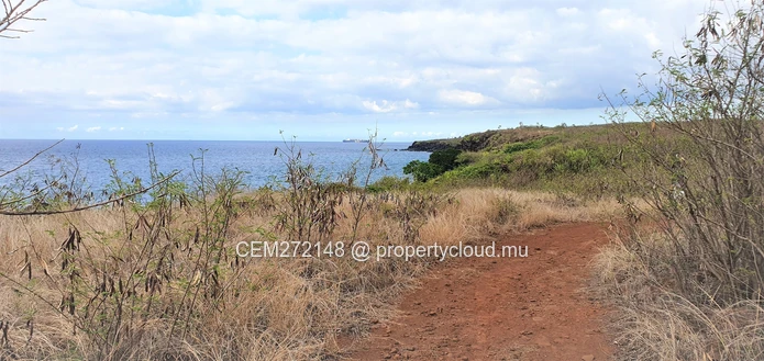  Residential Land for Sale – 100 Perche(s), Albion, West