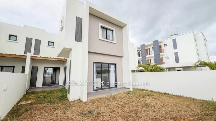 Tranquil 3-Bedroom Townhouse for Rent in Trianon