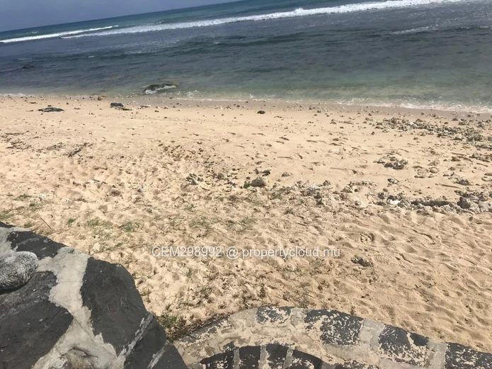 Stunning Beachfront Villa for Sale – Tamarin