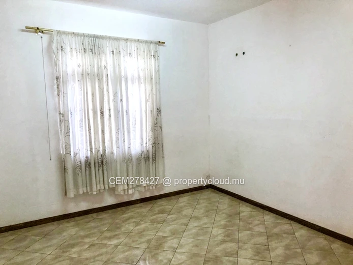 Sale of 3 Lots – House in Co-ownership + Fully Fenced Land in Cassis, Port louis
