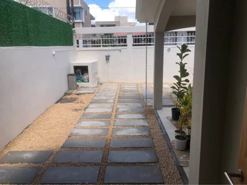 6 Bedroom House