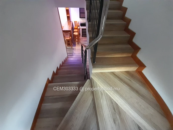 5-bedroom furnished house with large yard for rent – Pereybere