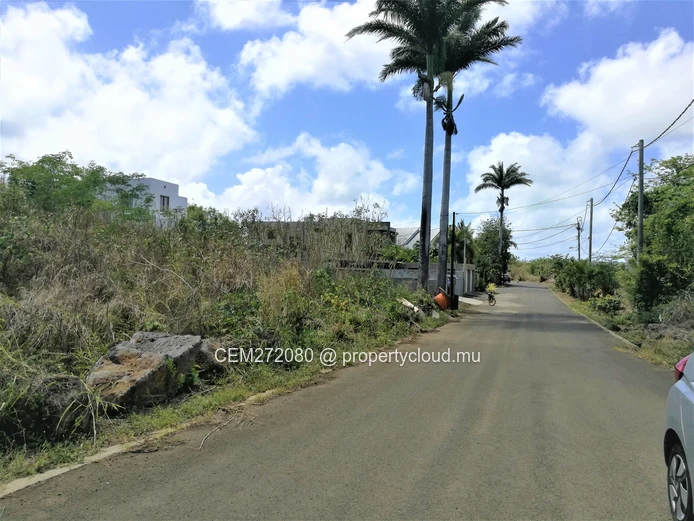 Residential Land for Sale – 395 Toise(s), St Antoine, North