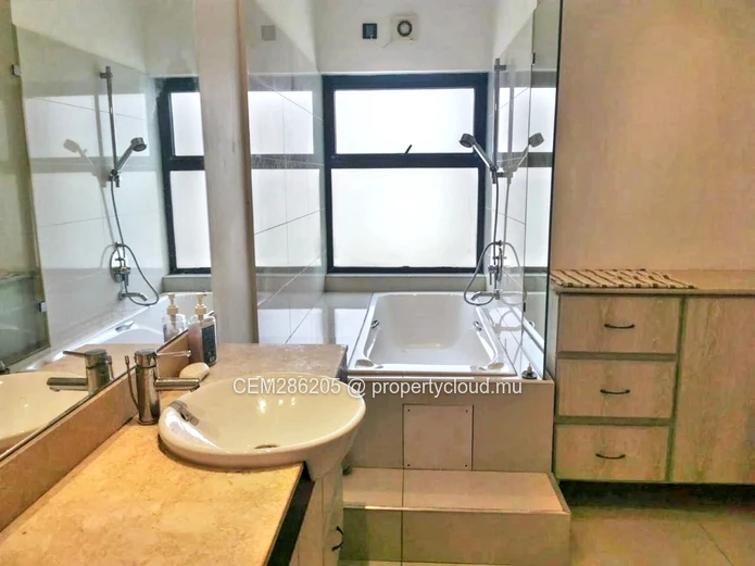 Elegant 3-Bedroom Apartment with Sea & Mountain View’s For Rent in Phoenix