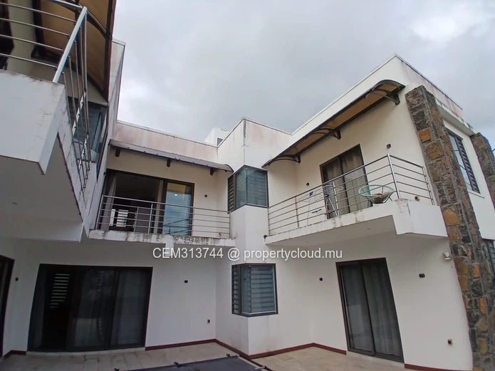  2 Chambres Appartement Meublé à Louer – Mont Choisy 