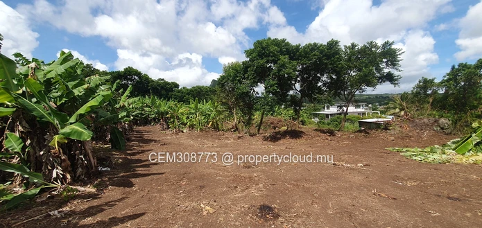 26.29 perches Freehold Residential Land for Sale at La Laura Peter Both