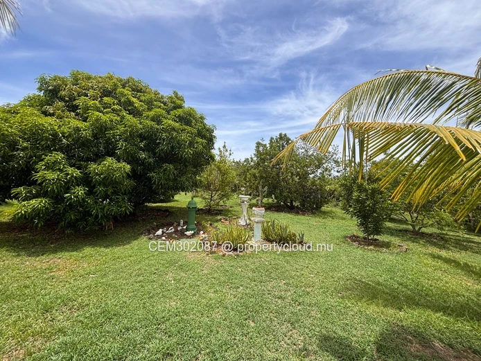 Prime 35-perches land in Melville, Grand Gaube – turnkey investment