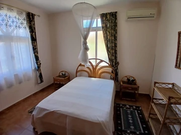 6 Bedroom Villa