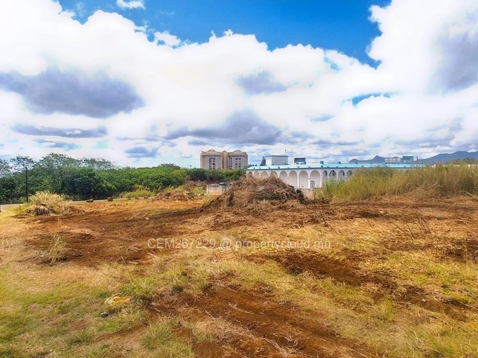 Prime residential land for sale in Sodnac, Quatre bornes